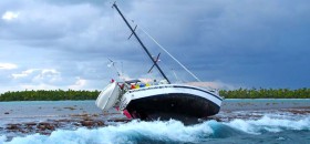 "Rancho Relaxo" hoch und trocken auf dem Riff vor den Tuamotus Inseln. Der Skipper war am Steuer eingeschlafen. © Eitzinger "Rancho Relaxo" hoch und trocken auf dem Riff vor den Tuamotus Inseln. Der Skipper war am Steuer eingeschlafen. © Eitzinger