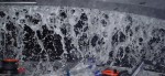 Wassermassen ergießen sich in das "Hugo Boss"-Cockpit bei Surfs mit über 30 Knoten. © Alex Thomson
