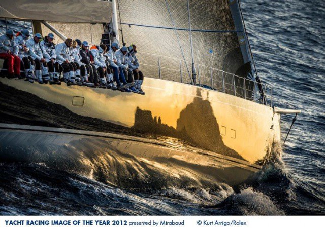 Das Racing Foto des Jahres 2012. Die Insel Capri spiegelt sich im Rumpf der 112 Fuß langen Baltic "Nilaya". © Kurt Arrigo Das Racing Foto des Jahres 2012. Die Insel Capri spiegelt sich im Rumpf der 112 Fuß langen Baltic "Nilaya". © Kurt Arrigo