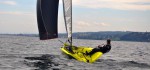 Das neue Karbon-Einhand Skiff mit Gennaker aus der Schweiz. © Astom Marine