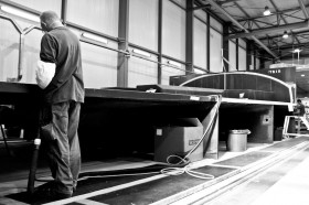 Das Deck des neuen Volvo Ocean Racers wird bei Multiplast in Frankreich gefertigt. © AGATHE ARMAND/Volvo Ocean Race