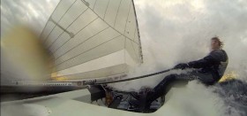 Lennart Luttkus auf seinem Finn Dinghy