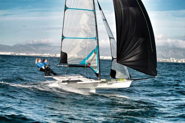 Glitschen bis der Arzt kommt dürfen jetzt auch die Frauen. Der 49er FX macht's möglich. © MeyerStoffers Sailing 49er FX