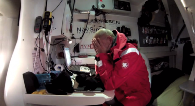 Roman Paszke gibt auf einem Video von Bord der Gemini 3 bekannt, dass er seinen Rekordversuch rund um die Welt gegen den Wind aufgeben wird! © paszke paszke, Rekord, Weltumseglung