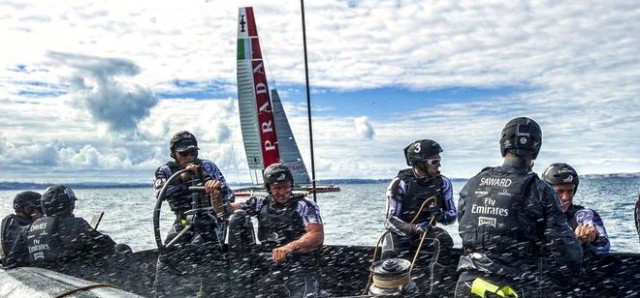 Luna Rossa im Zweikampf mit dem Emirates Team New Zealand.