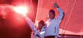 Jörg Riechers (l.) und Pierre Brasseur freuen sich über den Sieg beim Normandy Channel Race.
