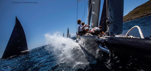 Fünf J-Class Yachten vor St. Barth.