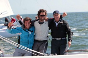 Europameister auf dem Heimrevier. Jose SM Matoso (r) mit Laser Weltmeister Gustavo Lima (mitte). © Fernando Algarvio Europameister auf dem Heimrevier. Jose SM Matoso (r) mit Laser Weltmeister Gustavo Lima