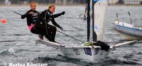 Das deutschfranzösische Duo Meyer/Vandame segelt im 49er FX überraschend auf Rang vier. © Marina Könitzer Das deutschfranzösische Duo Meyer/Vandame im 49er FX