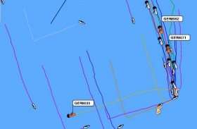 Böhm war deutlich vor den beiden Konkurrenten an der Luvtonne und halst auch sofort wieder auf die Seite, ohne sich um die Gegner zu kümmern. 505er WM Barbados