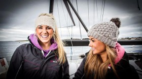 Haben beide was zu lachen: Saskia (links) und Tiffany beim Wintertraining auf FX 49er © facebook saskia, Tiffany Schönheitskönigin, 49er FX