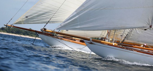 Gaffel-Zwölfer "Cintra" mit Schwester "Heti" auf der Kieler Förde.