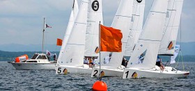 Die sechs J/70 starten zu einem der 36 Kurzrennen direkt vor dem Deutschen Touring Yacht-Club. © Segel-Bundesliga / Nils Bergmann J/70 bei der Segel-Bundesliga