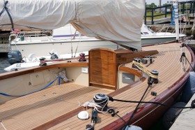 Dieser 11 m Daysailor von Stephens Waring Yacht Design punktet mit einem übersichtlichen Konzept und einem reizvollen Mix aus ansehnlich verarbeitetem Holz mit modernen Beschlägen © Stephens Waring Yacht Design W37 Race Horse