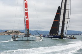 Artemis muss Luna Rossa im Vorstart ausweichen, aber die Italiener segeln sehr defensiv. © ACEA/Abner Kingman Luna Rossa Artemis