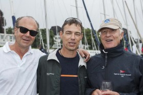 Die SegelReporter Crew mit Dirk Borgwardt (l.) Carsten Kemmling und Wirtschaftskapitän Claus Peter Offen. © Nils Bergmann Claus Peter Offen Drachen