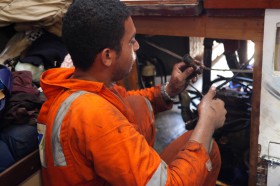 Nach jeder Reparatur läuft der Motor zwar wieder, aber nur noch halb so schnell wie zuvor. Was ihn schließlich ziemlich langsam macht © sc Sailing Conductors, Motorprobleme