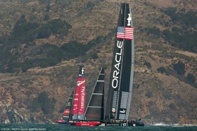 Oracle und ETNZ snd sich hin und wieder beim Training begegnet. Nun wird es ernst. © ACEA/Gille Martin-Raget America's Cup