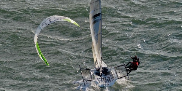 bridge to bridge race, skiff, kite