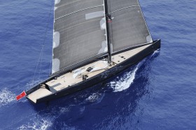 So sah sie 2011 nach dem Lürssen-Refit aus der Mövenperspektive aus. Die silberne Freiluftskulptur lieferte übrigens der Kieler Kompositspezialist Rouven Rademacher © Wally Yachts So sah sie 2011 nach dem Lürssen-Refit aus der Mövenperspektive aus. Die silberne Freiluftskulptur lieferte übrigens der Kieler Kompositspezialist Rouven Rademacher © Wally Yachts