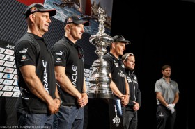 Die Protagonisten des Cup Matches. V.l.: John Kostecki (USA), James Spithill (AUS), Dean Barker (NZL), Glenn Ashby (AUS). © ACEA/Gilles Martin-Raget Die Protagonisten des Cup Matches. V.l.: John Kostecki (USA), James Spithill (AUS), Dean Barker (NZL), Glenn Ashby (AUS). © ACEA/Gilles Martin-Raget