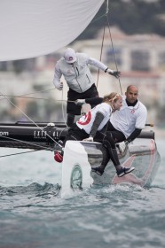 Alinghi mit Anna Tunnicliffe kann sich im letzten Moment auf Rang 2 verholen © Extreme Sailing Series