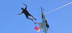 Base Jump Video: Österreicher springt vom 42 Meter hohen Yacht-Mast