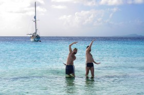 Wir wissen nicht, was genau die beiden da machen, aber es scheint wichtig zu sein. © Sailing conductors sailing conductors