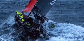 “Varuna” wird noch auf den letzten Meilen vom Sturm erwischt und kämpft sich auf einem starken Platz ins Ziel. © Rolex / Carlo Borlenghi Varuna, Kellinghusen