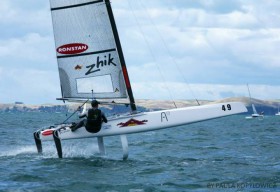 Nathan Outteridge sucht die stabile Fluglage auf seinem A-Cat. © Cathy Vercoe A Cat Worlds