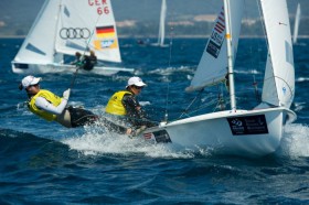 Die USA bei den 470er Frauen in Führung. Die deutschen Frauen sind dran. © Franck Socha / ISAF Sailing World Cup Hyeres Die USA bei den 470er Frauen in Führung. Die deutschen Frauen sind dran. © Franck Socha / ISAF Sailing World Cup Hyeres