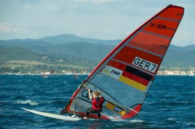 Moana Delle surft zum Abschied das Rennen ihres Lebens. © Franck Socha / ISAF Sailing World Cup Hyeres Moana Delle RSX Women