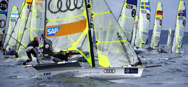 Erik Heil und Thomas Plößel an der Spitze der 49er Flotte. © Yvan Zedda / ISAF Sailing World Cup Hyeres Erik Heil und Thomas Plößel an der Spitze der 49er Flotte. © Yvan Zedda / ISAF Sailing World Cup Hyeres