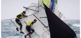 Auch die Überflieger aus Neuseeland Burling/Tuke hatten mit den teilweise harten Überlebensbedingungen vor Palma zu kämpfen. © 49er.org Burling Tuke
