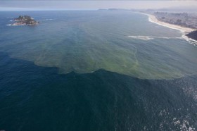 Zehntausende Tonnen Müll und Millionen Liter Abwässer werden jeden tag in die Bucht geschwemmt © Secretaria de Estado do Ambiente do Rio Zehntausende Tonnen Müll und Millionen Liter Abwässer werden jeden tag in die Bucht geschwemmt © Secretaria de Estado do Ambiente do Rio