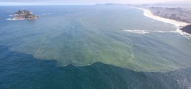 Zehntausende Tonnen Müll und Millionen Liter Abwässer werden jeden tag in die Bucht geschwemmt © Secretaria de Estado do Ambiente do Rio