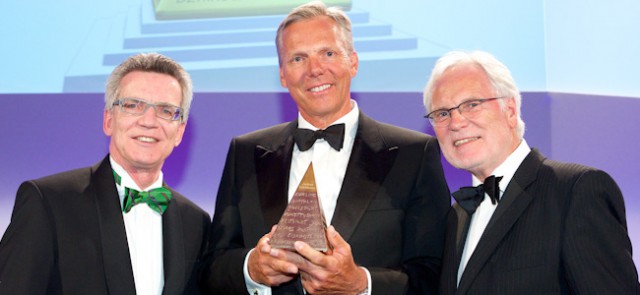 Goldenen Sportpyramide: Wie Jochen Schümann Bei Der Benefizgala Geehrt ...