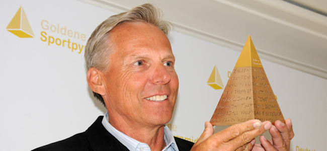 Goldene Sportpyramide für Jochen Schümann SegelReporter