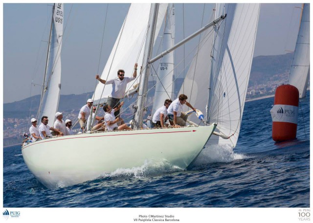 “Nyala” hat jetzt souverän die Führung übernommen. Der ex Oracle Grinder (jetzt Luna Rossa) Shannon Falcone positioniert sich am Spifall. © Martinez Studio Zwölfer WM
