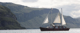 Okay, mit einem Schlepper unter Segeln sollte man durchkommen, zumindest weiter als herkömmliche Yachten © mango Okay, mit einem Schlepper utner Segeln sollte man durchkommen, zumindest weiter als herkömmliche Yachten © mango