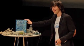 Der charismatische 20jährige Holländer Boyan Slat bei der Vorstellung seiner Machbarkeitsstudie © OceanCleanUp