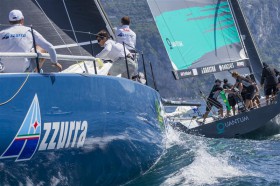 Gewohntes Bild der Saison: die ‘Azzurra’ jagt den Klassenprimus ‘Quantum Racing’. ©Carlo Borlenghi/Rolex Gewohntes Bild der Saison: die 'Azzurra' jagt den Klassenprimus 'Quantum Racing'. ©Carlo Borlenghi/Rolex