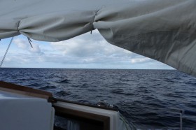 Vorhang hoch für den üblichen Blick auf die Ostsee an einem Segelwochenende. Der Segler ist allein © Swedesail