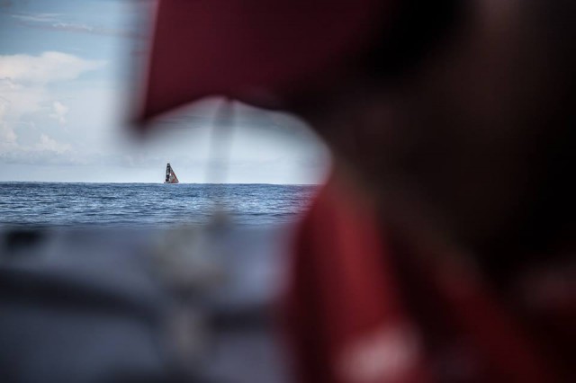 Auch nach 12 auf See kann Mapfre die Kollegen von Alvimedica noch sehen. © Francisco Vignale/MAPFRE/Volvo Ocean Race Volvo Ocean Race