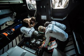 Probleme mit der Kiel-Hydraulik. Die Hälfte des Teams beschäftigt sich damit. © Brian Carlin/Team Vestas Wind Vestas Volvo Ocean Race