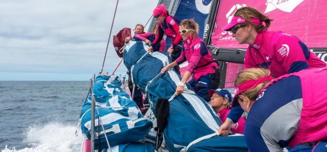 Jede Menge Arbeit bei jeder Wende. Die Frauen stauen die Segel um. © Corinna Halloran/Team SCA/Volvo Ocean Race Team SCA