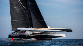 Hetzt derzeit mit über 60 Seemeilen Abstand hinter Loick Peyron her: Yann Guichard auf Spindrift 2 © spindrift