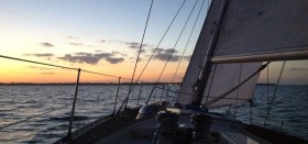 Nach der Wende vor den Wieschendorfer Ufer geht es Richtung Marina Weiße Wiek © Frank Jewsky/Swedesail