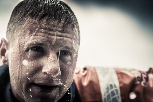Vestas Neuling Nicolai Sehested bekommt vom Salzwasser das Grünzeug hinter den Ohren abgewaschen. © Brian Carlin/Team Vestas Wind/Volvo Ocean Race Volvo Ocean Race