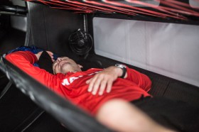 Jean Luc Nélias beim Power Nap. Schwierige Zeiten für den Mapfre Navigator. © Francisco Vignale/MAPFRE/Volvo Ocean Race Jean Luc Nélias